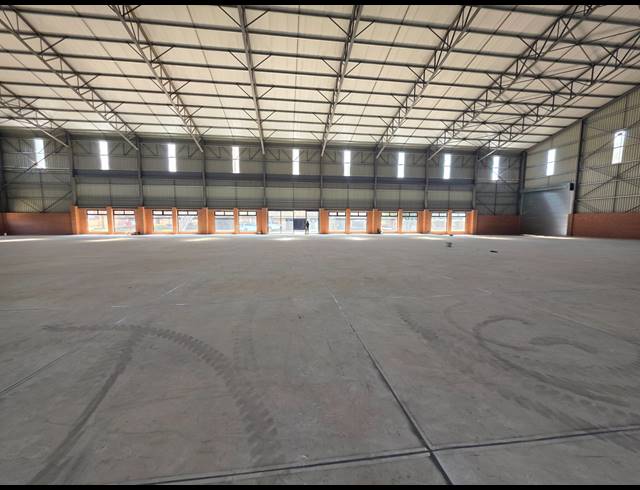 2,199M² WAREHOUSE TO LET IN CROWN
